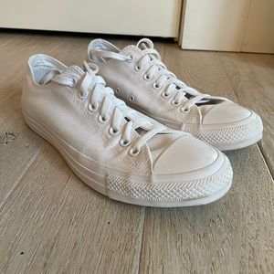 Chuck Taylor All-Star - White Monochrome - Barely Worn